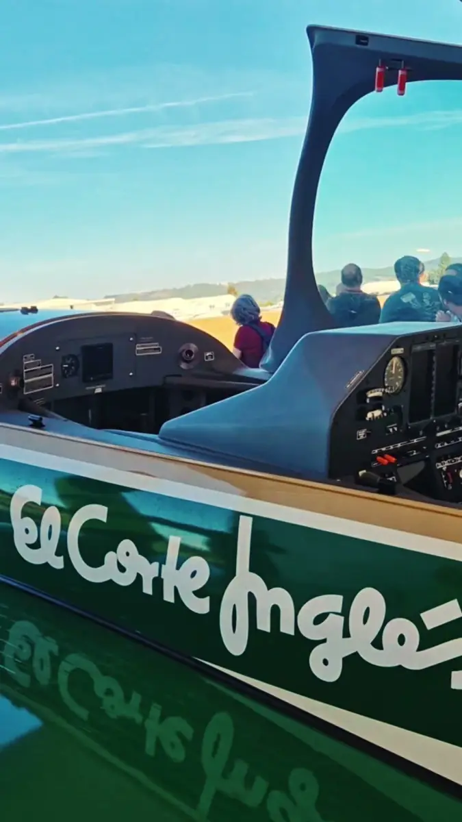 The El Corte Inglés plane at Air Invictus, in the vertical version of the film